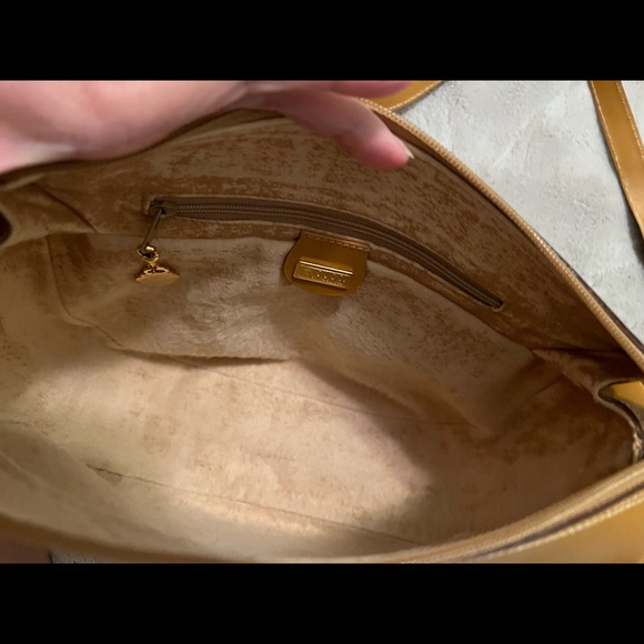 Gucci Sherry Line Shoulder Bag - Picture 10 of 17